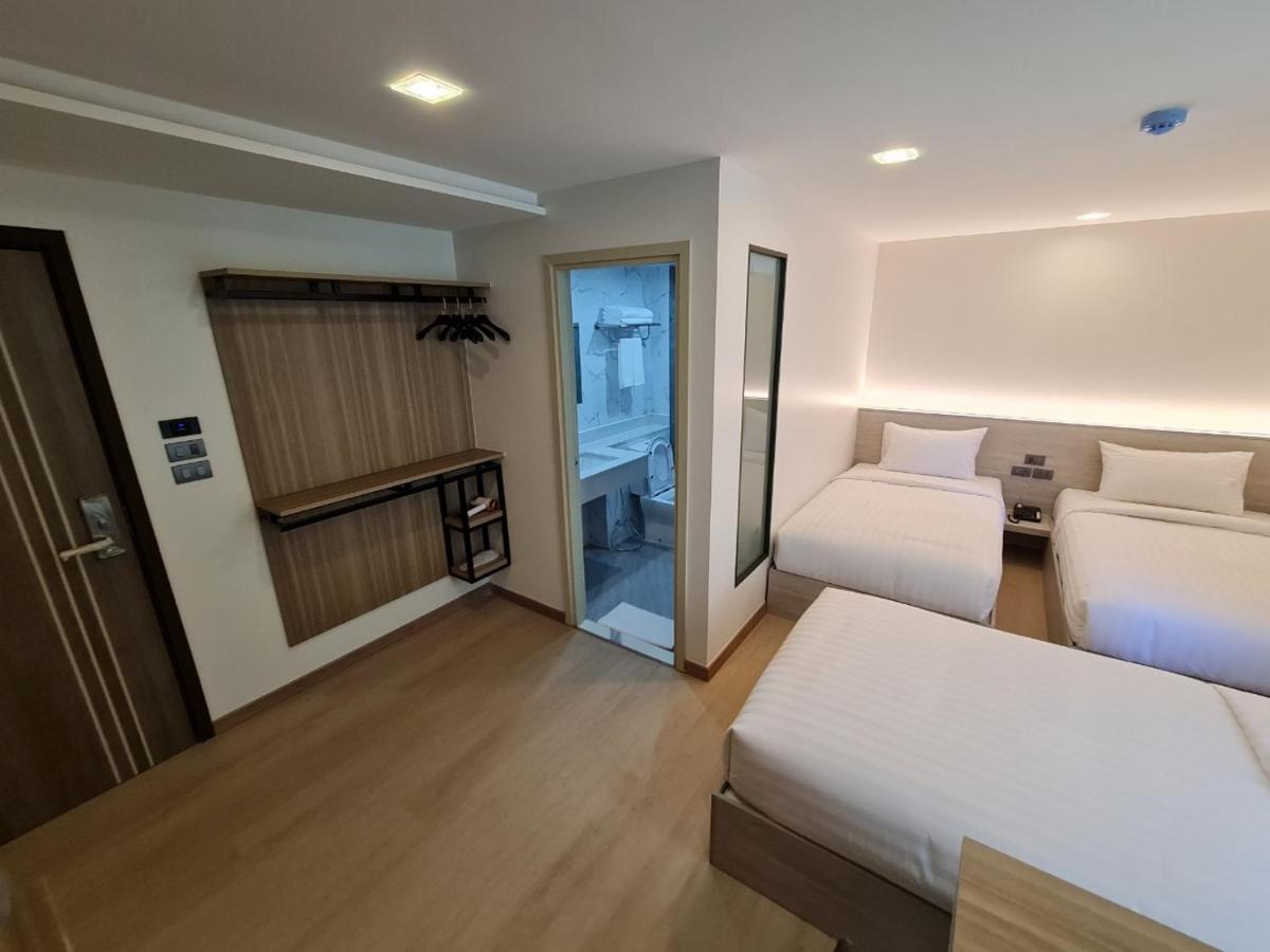 Thana Wisut Hotel Bangkok Bagian luar foto