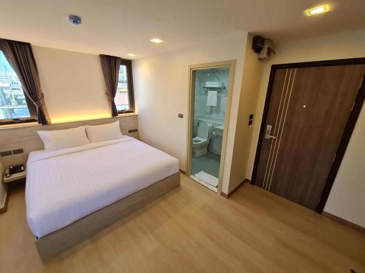 Thana Wisut Hotel Bangkok Bagian luar foto
