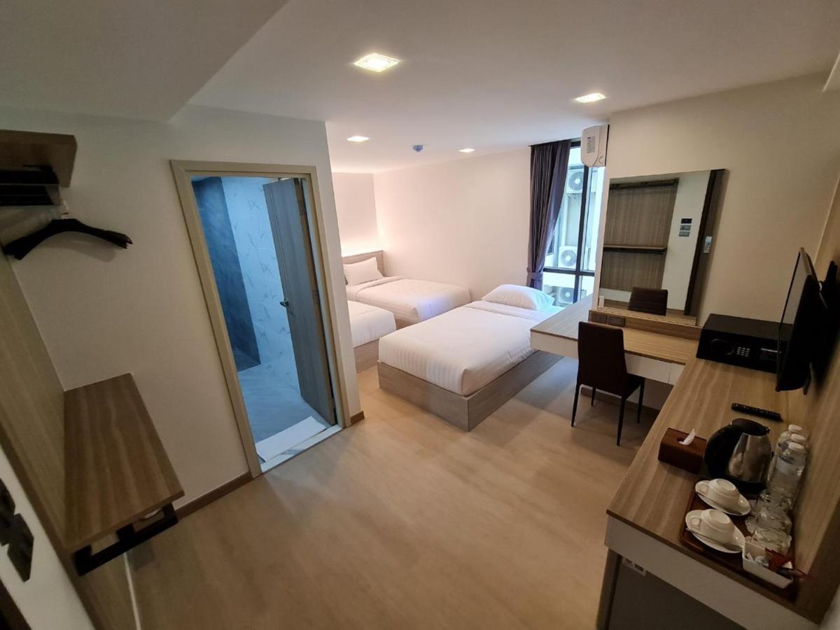 Thana Wisut Hotel Bangkok Bagian luar foto