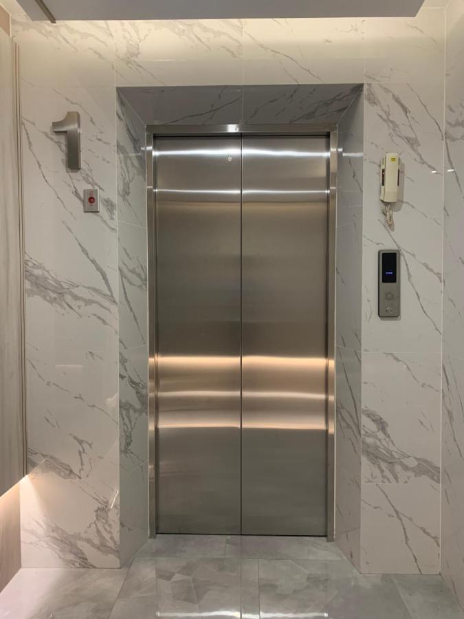 Thana Wisut Hotel Bangkok Bagian luar foto
