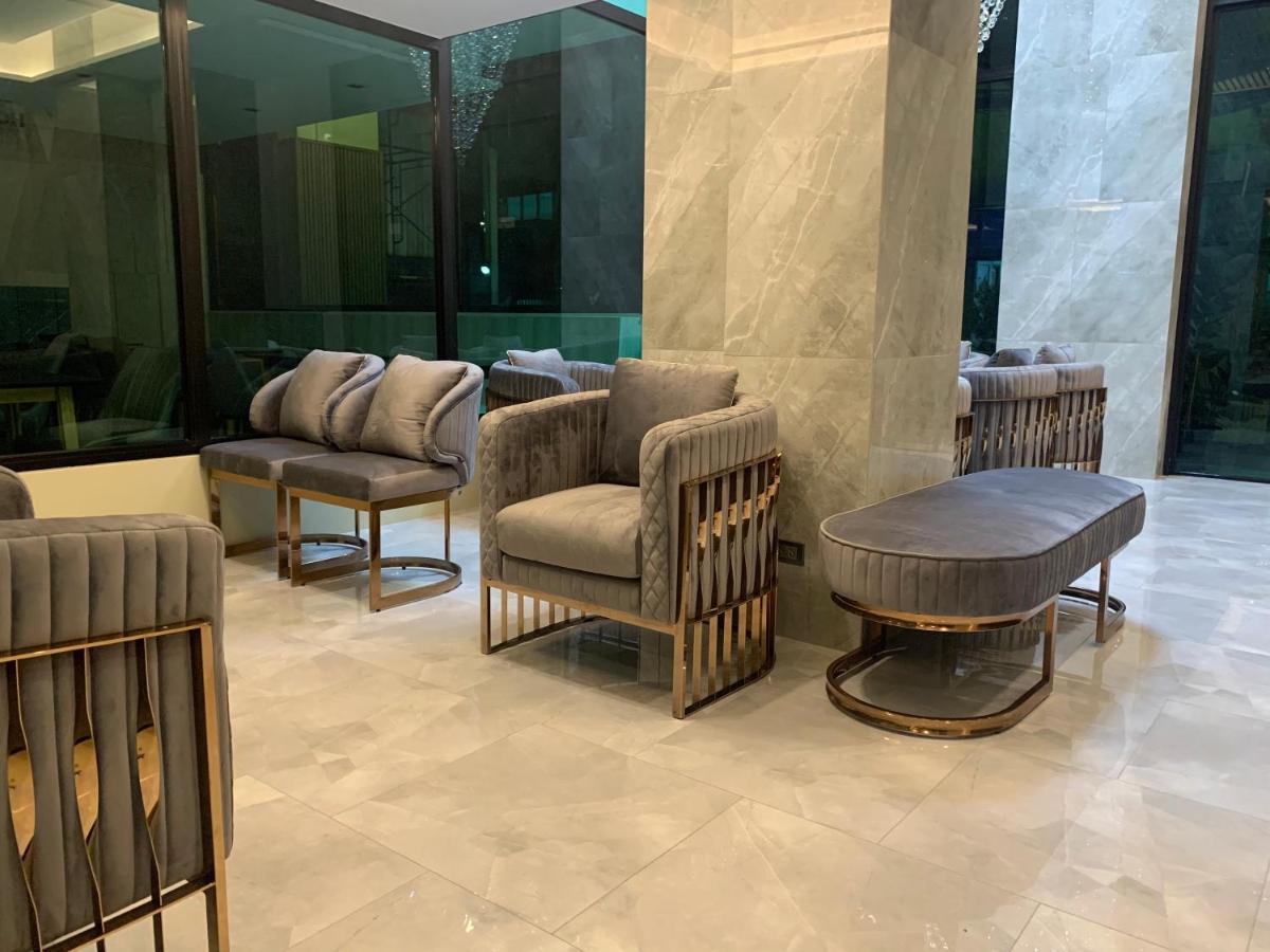 Thana Wisut Hotel Bangkok Bagian luar foto