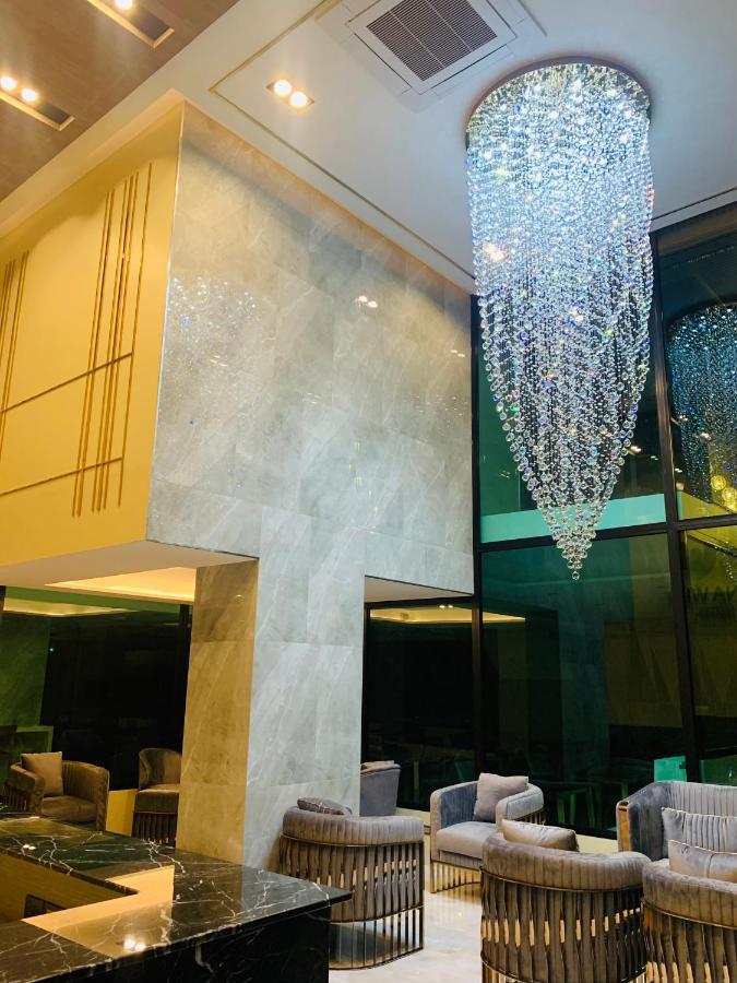 Thana Wisut Hotel Bangkok Bagian luar foto