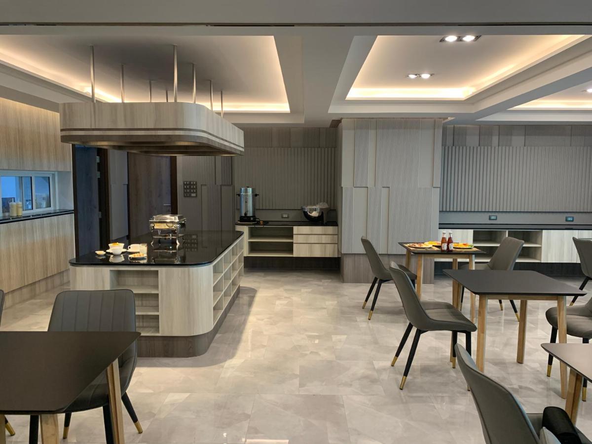 Thana Wisut Hotel Bangkok Bagian luar foto