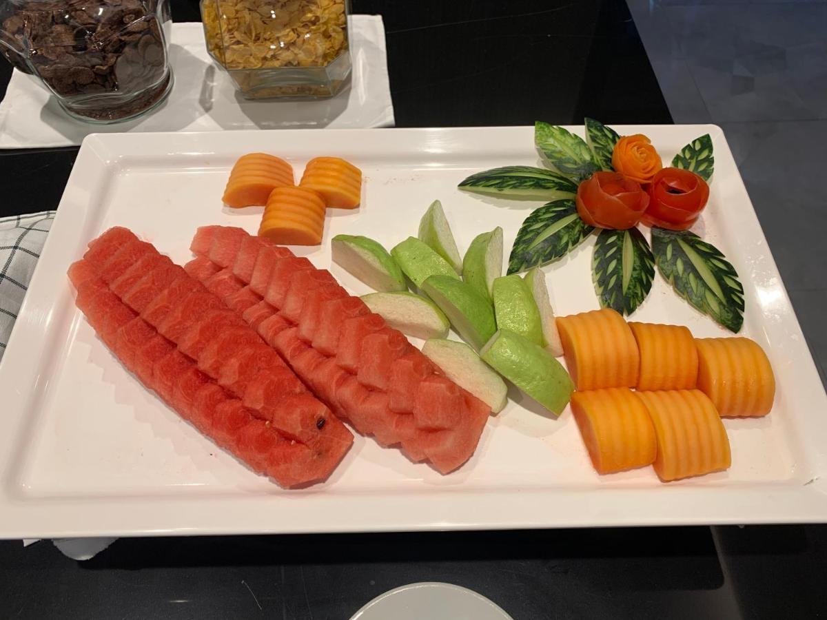 Thana Wisut Hotel Bangkok Bagian luar foto