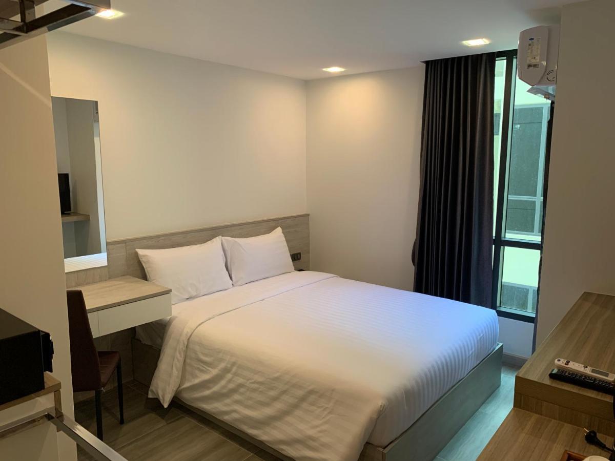 Thana Wisut Hotel Bangkok Bagian luar foto