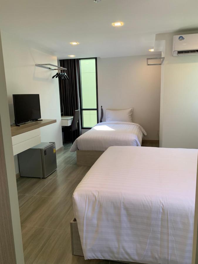 Thana Wisut Hotel Bangkok Bagian luar foto