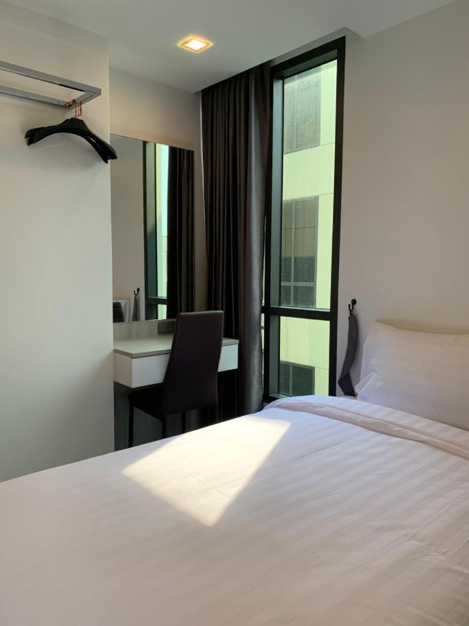 Thana Wisut Hotel Bangkok Bagian luar foto