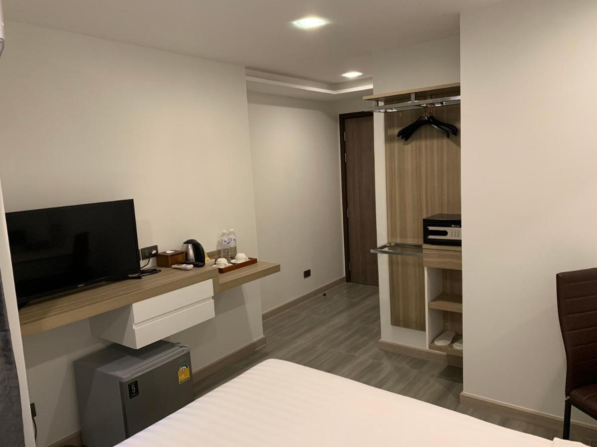 Thana Wisut Hotel Bangkok Bagian luar foto