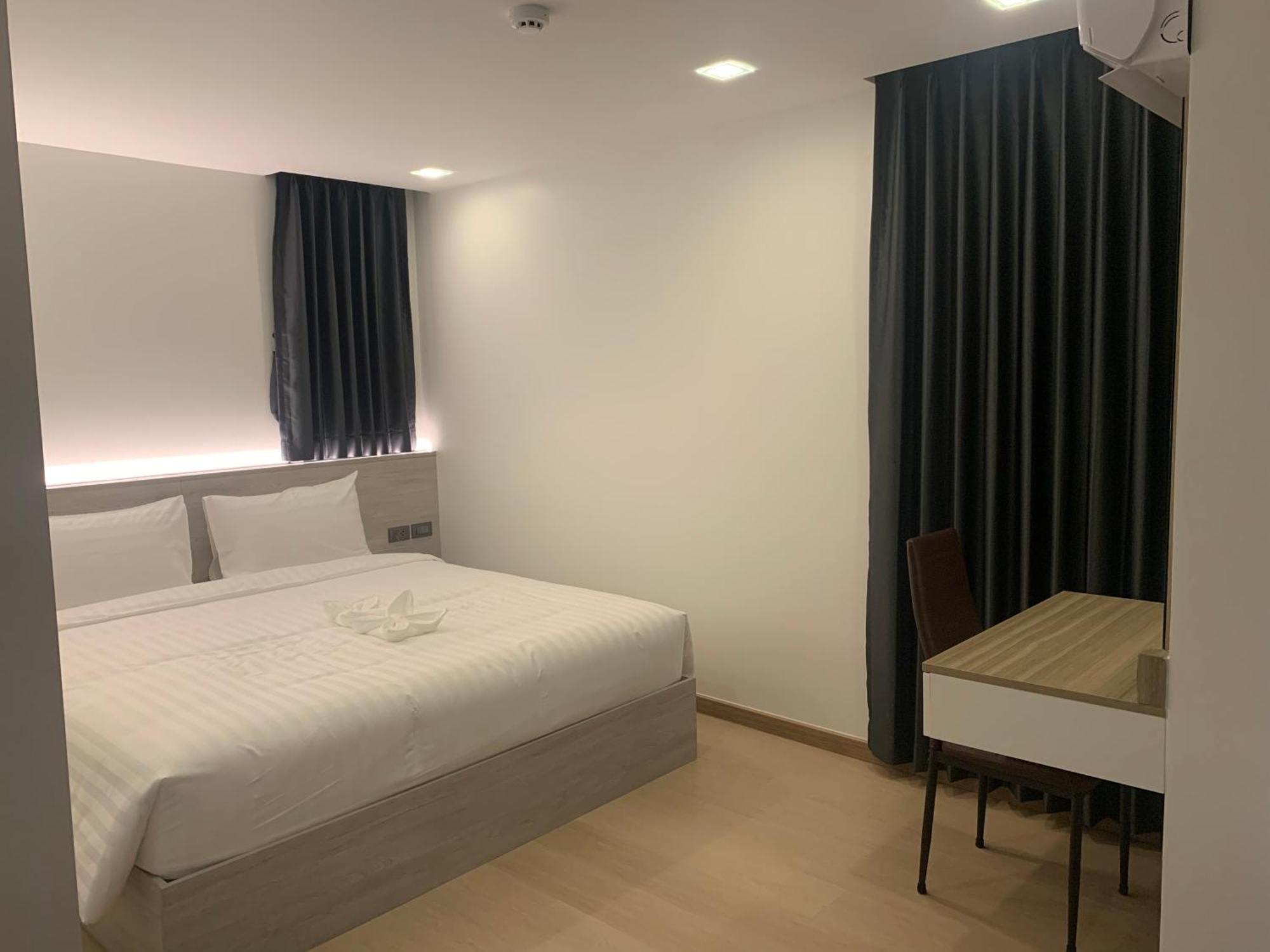 Thana Wisut Hotel Bangkok Bagian luar foto