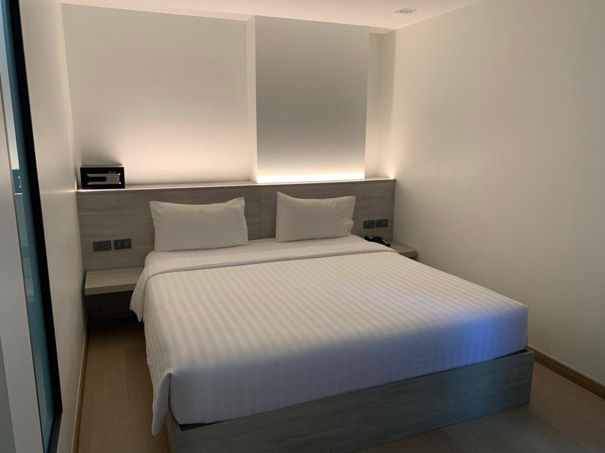 Thana Wisut Hotel Bangkok Bagian luar foto