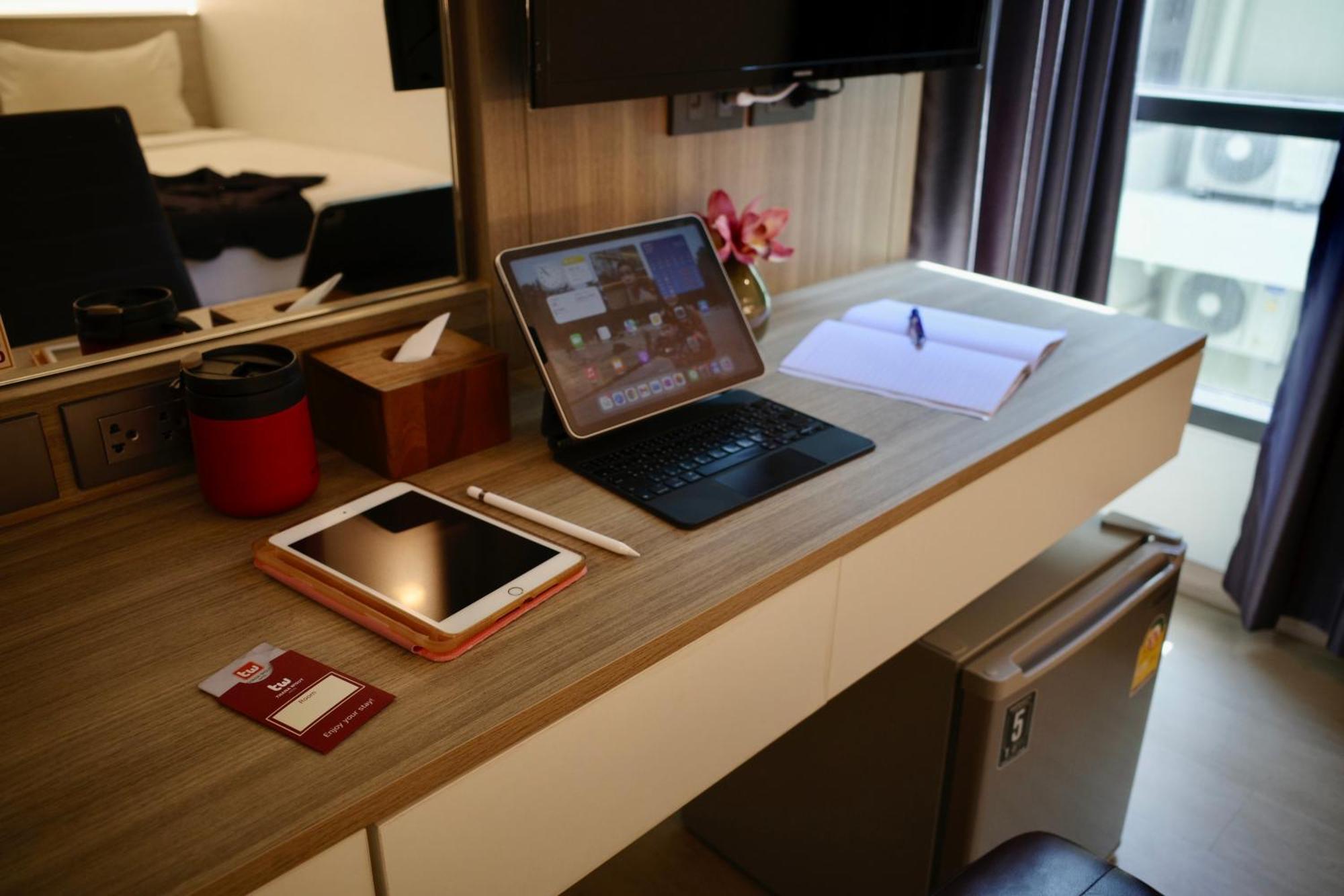 Thana Wisut Hotel Bangkok Bagian luar foto