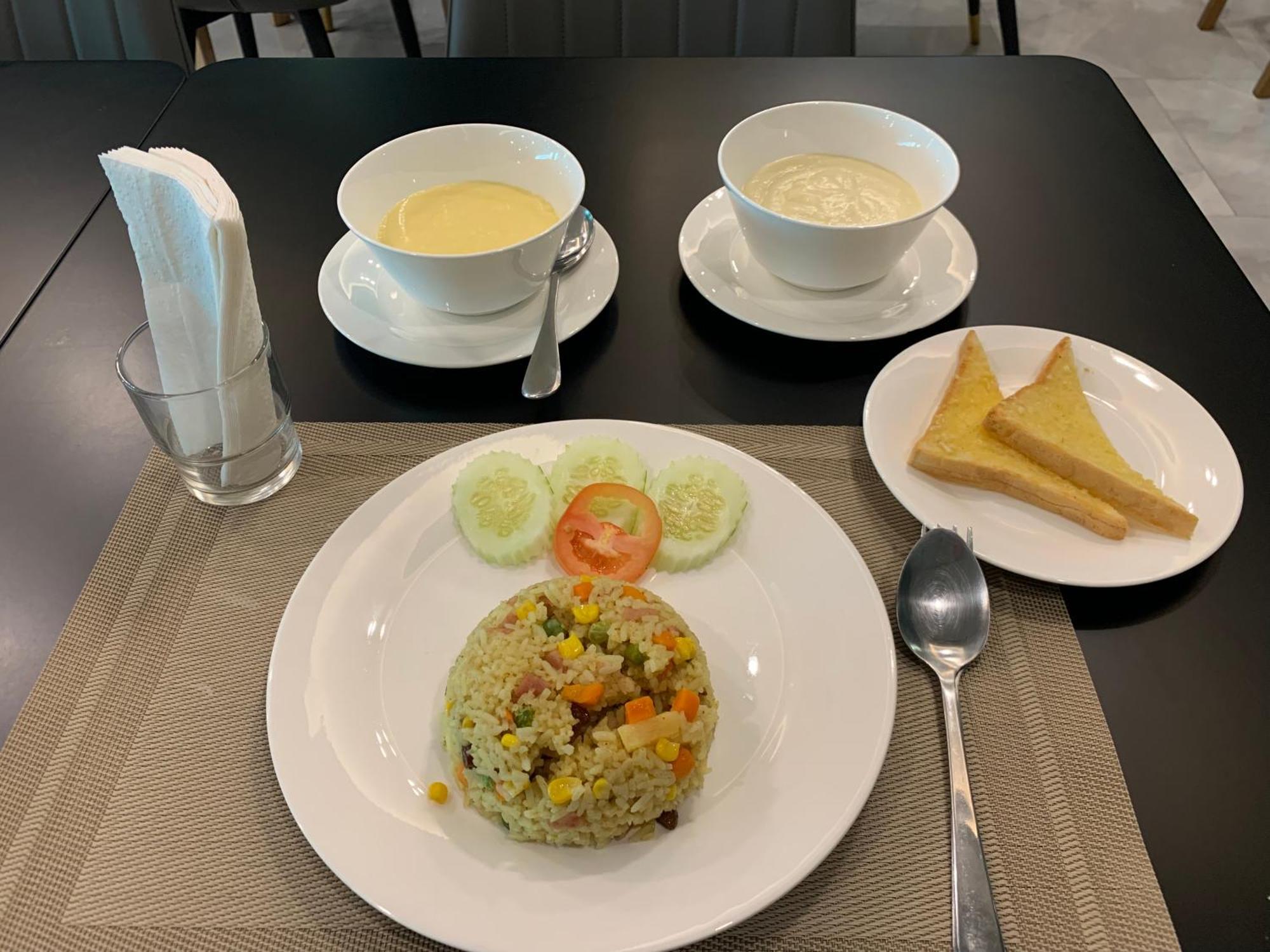 Thana Wisut Hotel Bangkok Bagian luar foto