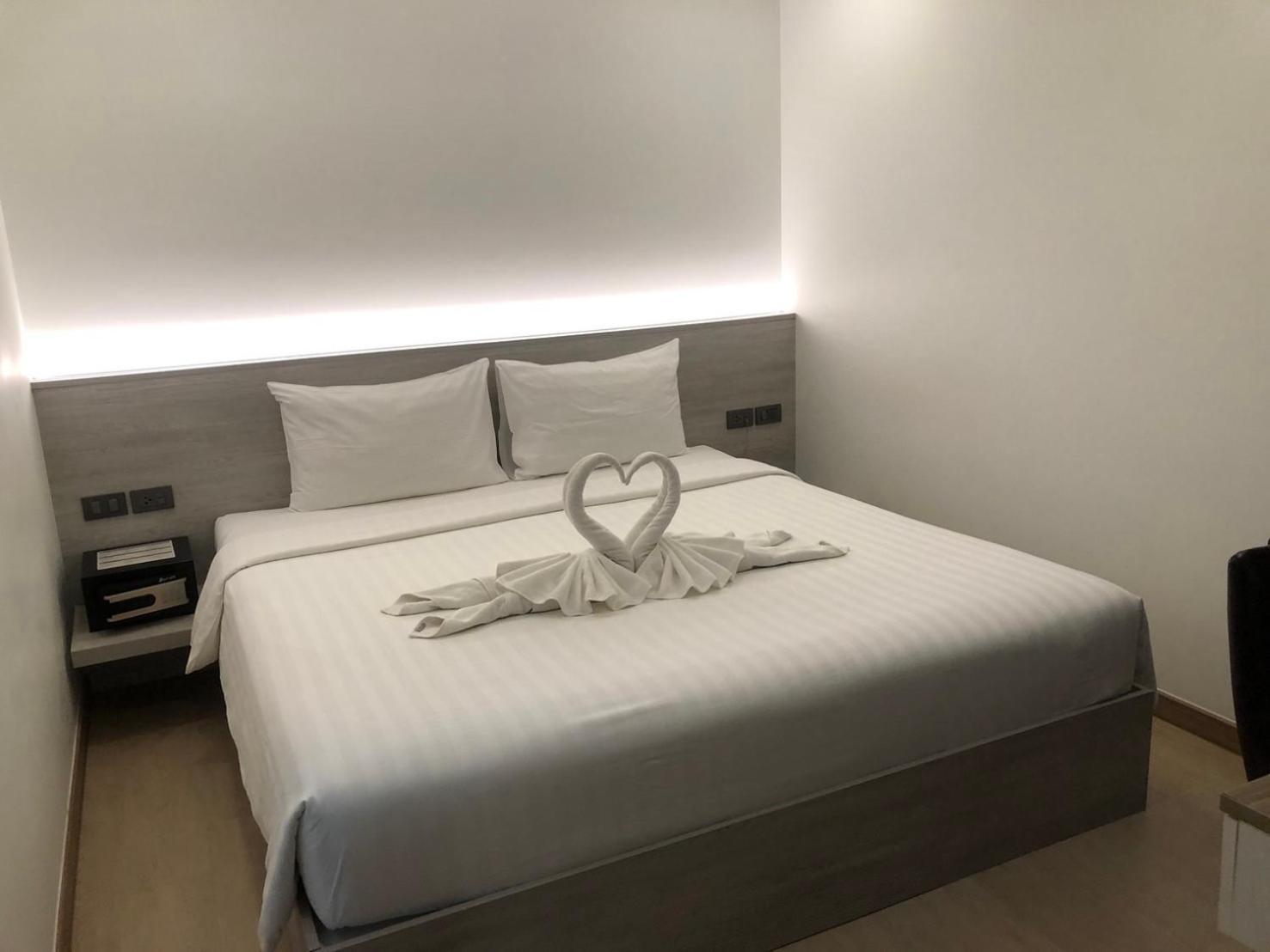 Thana Wisut Hotel Bangkok Bagian luar foto
