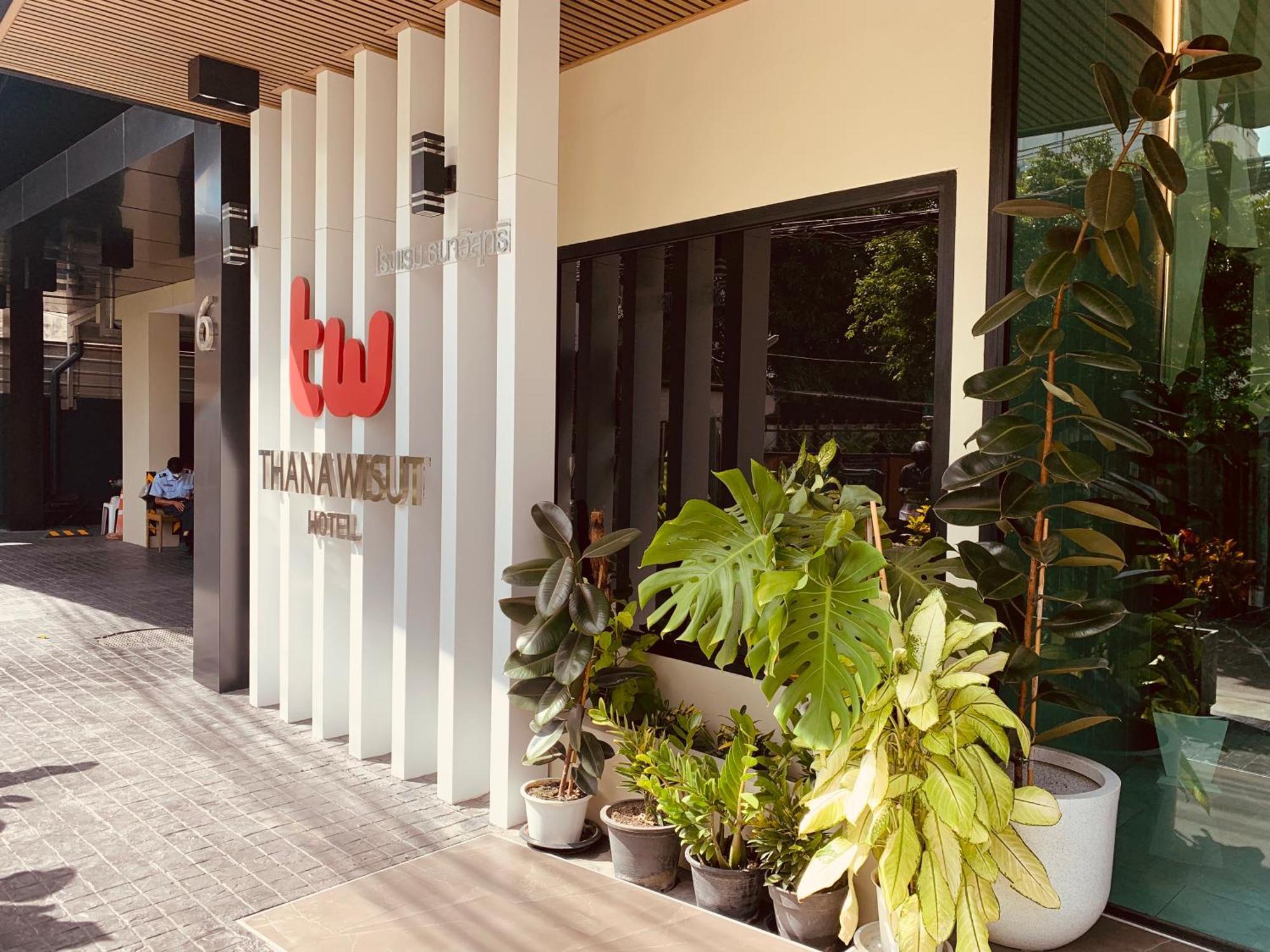 Thana Wisut Hotel Bangkok Bagian luar foto