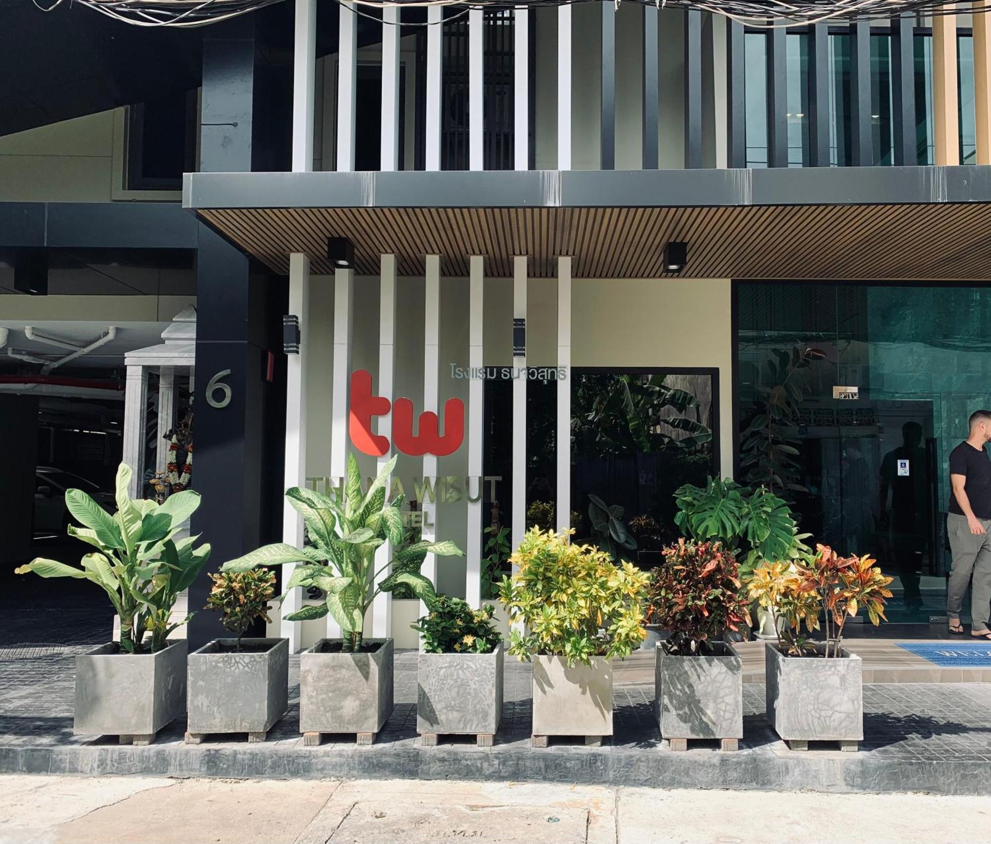 Thana Wisut Hotel Bangkok Bagian luar foto